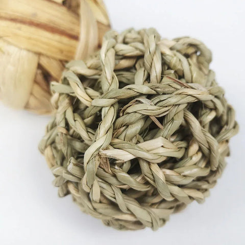 Interactive Chew Toy for Small Pets - 7CM Natural Grass Ball for Guinea Pigs, Rabbits, and Hamsters