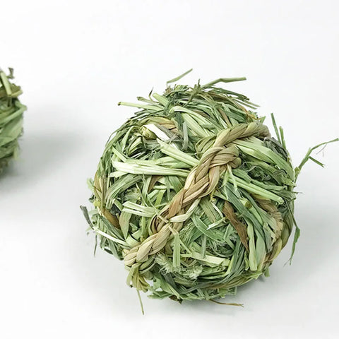 Interactive Chew Toy for Small Pets - 7CM Natural Grass Ball for Guinea Pigs, Rabbits, and Hamsters